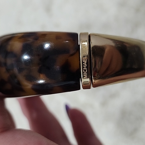 Michael Kors Tortoise Bangle - Picture 3 of 5